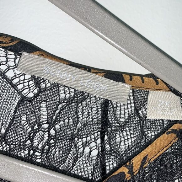 SUNNY LEIGH PLUS PLEATED TOP WITH LACE SHOULDER, Burgundy,2x,NWT - Picture 4 of 7